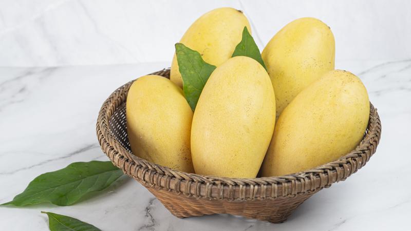 Fresh Indian Banganpalli Mangoes