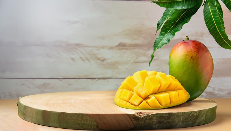 Fresh Indian Gir Kesar Mangoes